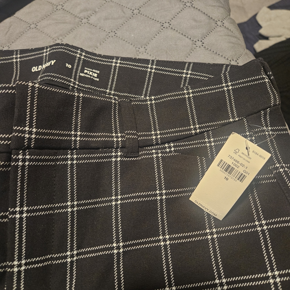 Old Navy Black Windowpane Plaid Chinos - Picture 3 of 3
